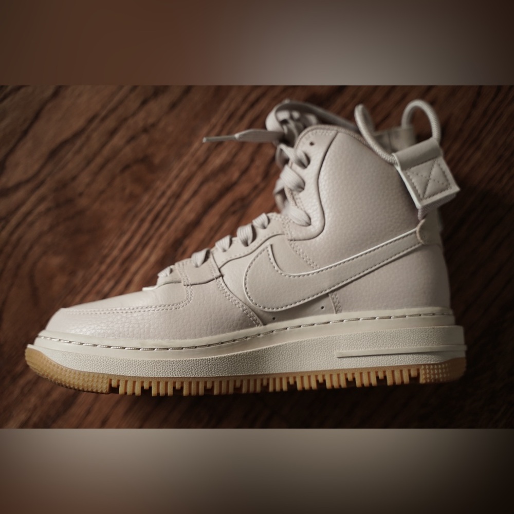 Women's Nike Air Force 1 High Utility 2.0 DC3584-200 - Worn Once - Picture 3 of 6